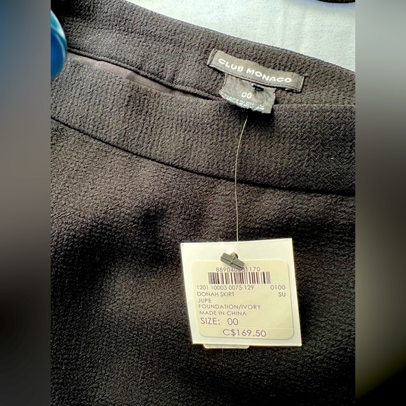 Club Monaco black skirt - Picture 2 of 6